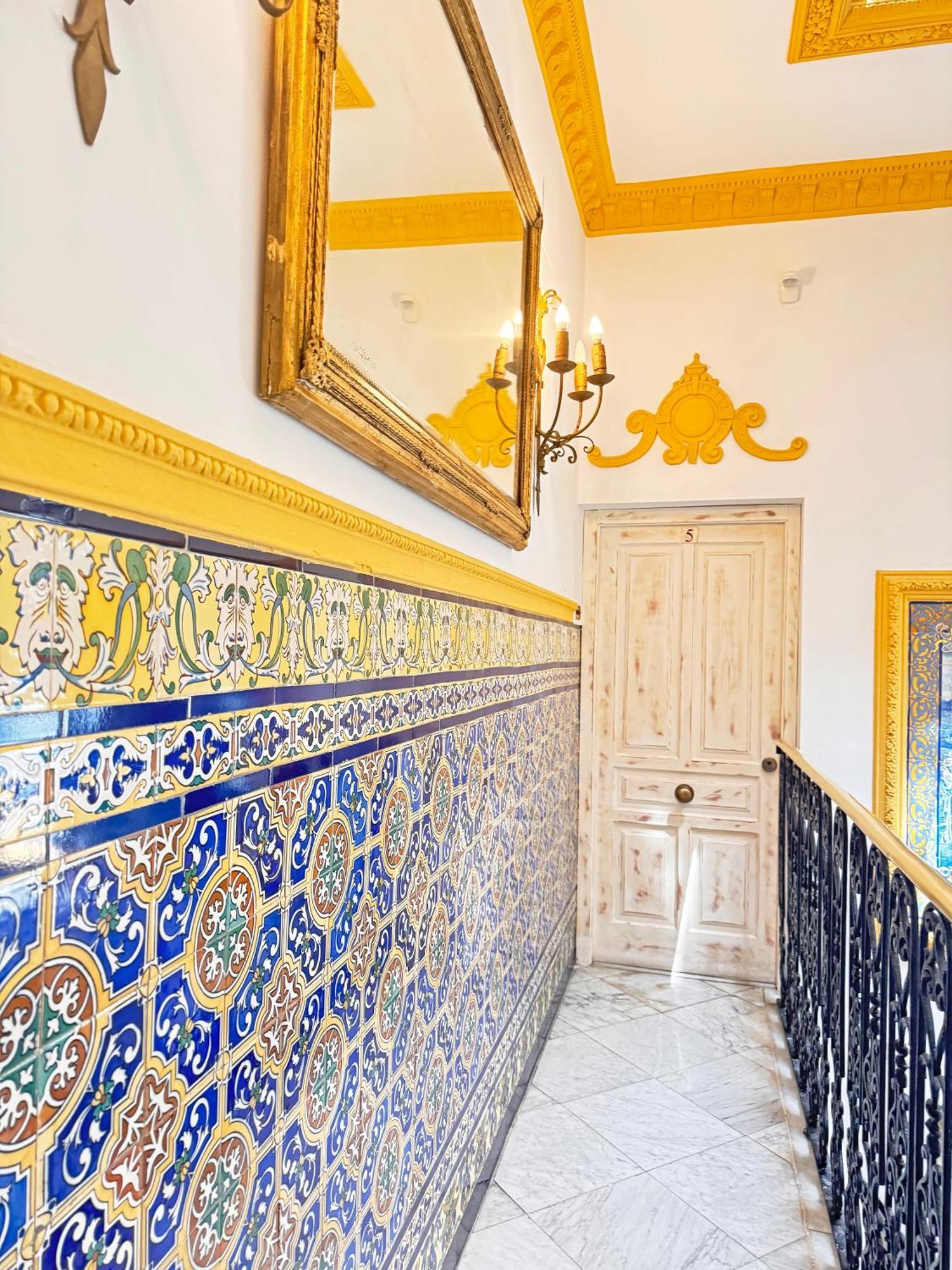 Palace House Hercules - Apartments Seville Exterior photo