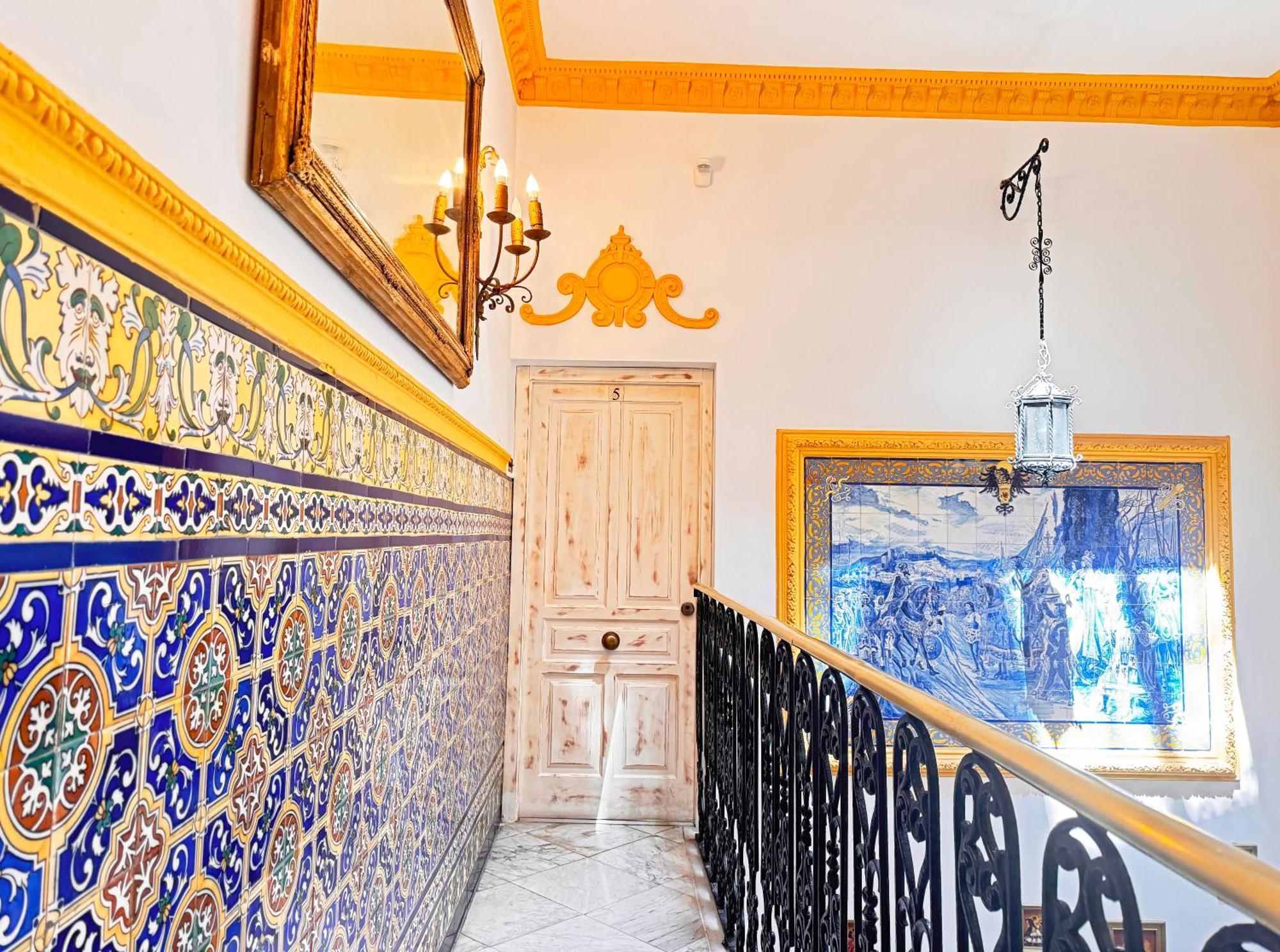 Palace House Hercules - Apartments Seville Exterior photo